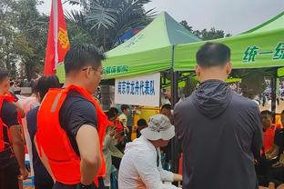 洛杉矶银河对迈阿密国际上座数达27642人次，打破银河常规赛纪录